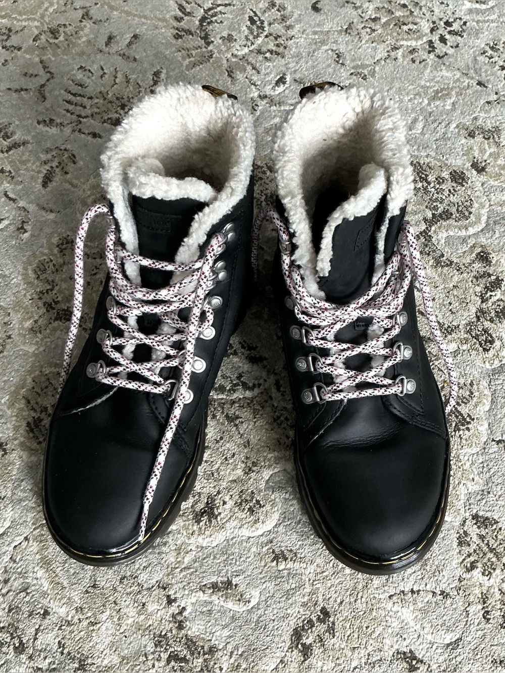 Dr. Martens Black Faux-Shearling Lace-Up Winter Boots🖤🖤